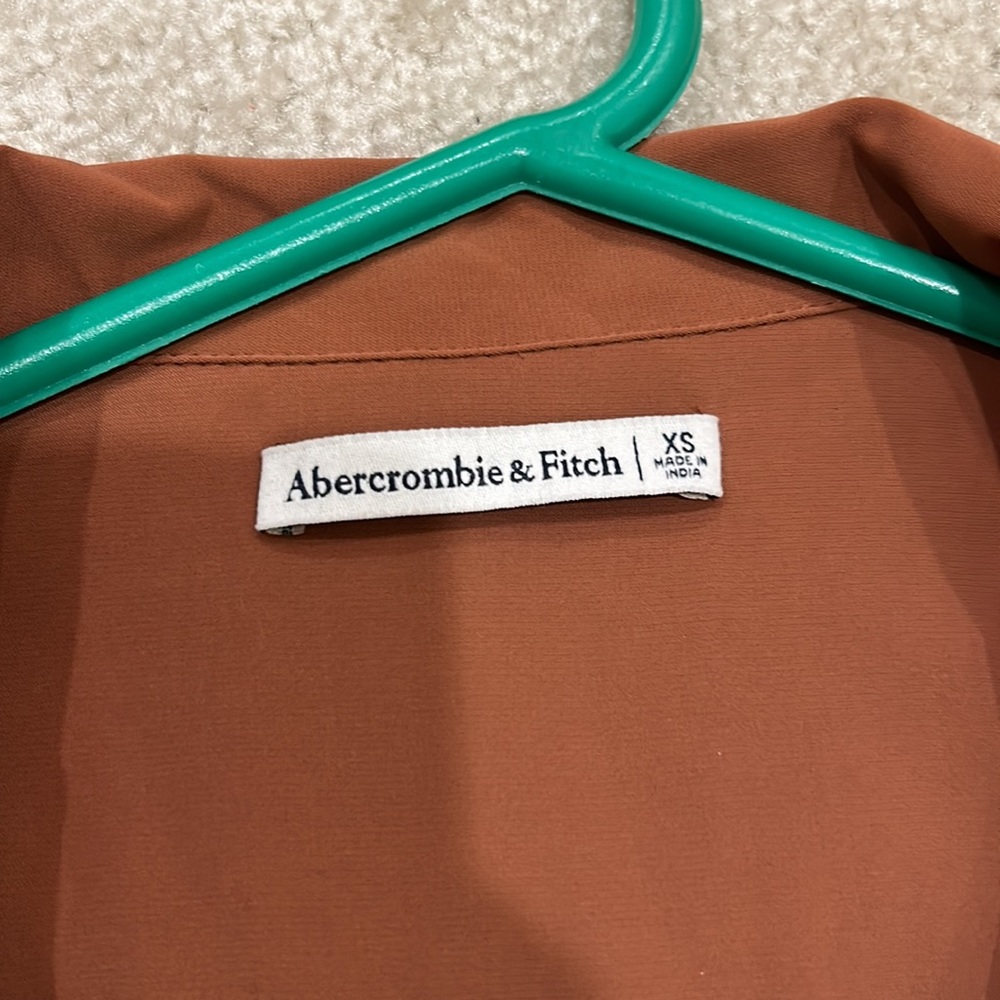 Women's Rust Brown Short-Sleeve Blouse - Picture 2 of 3